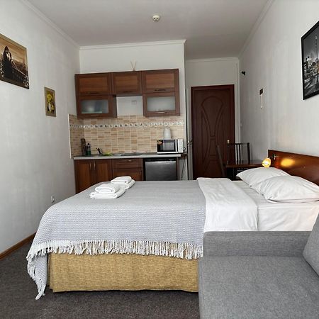 Авіа Lägenhet Uzjhorod Exteriör bild