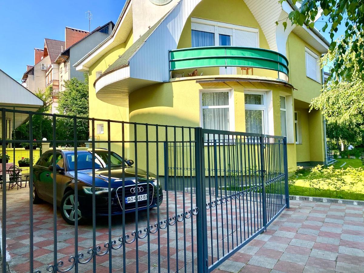 Авіа Lägenhet Uzjhorod Exteriör bild