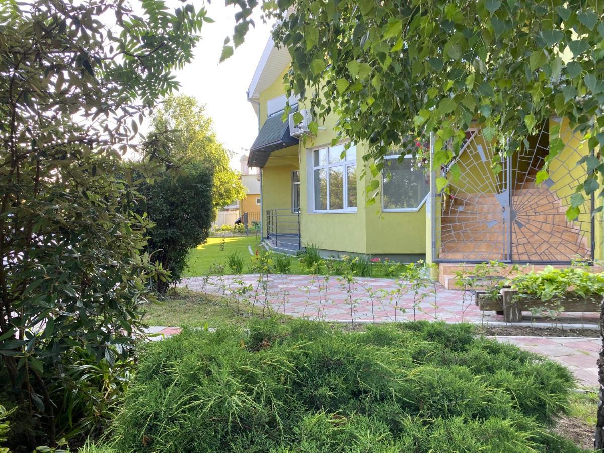 Авіа Lägenhet Uzjhorod Exteriör bild