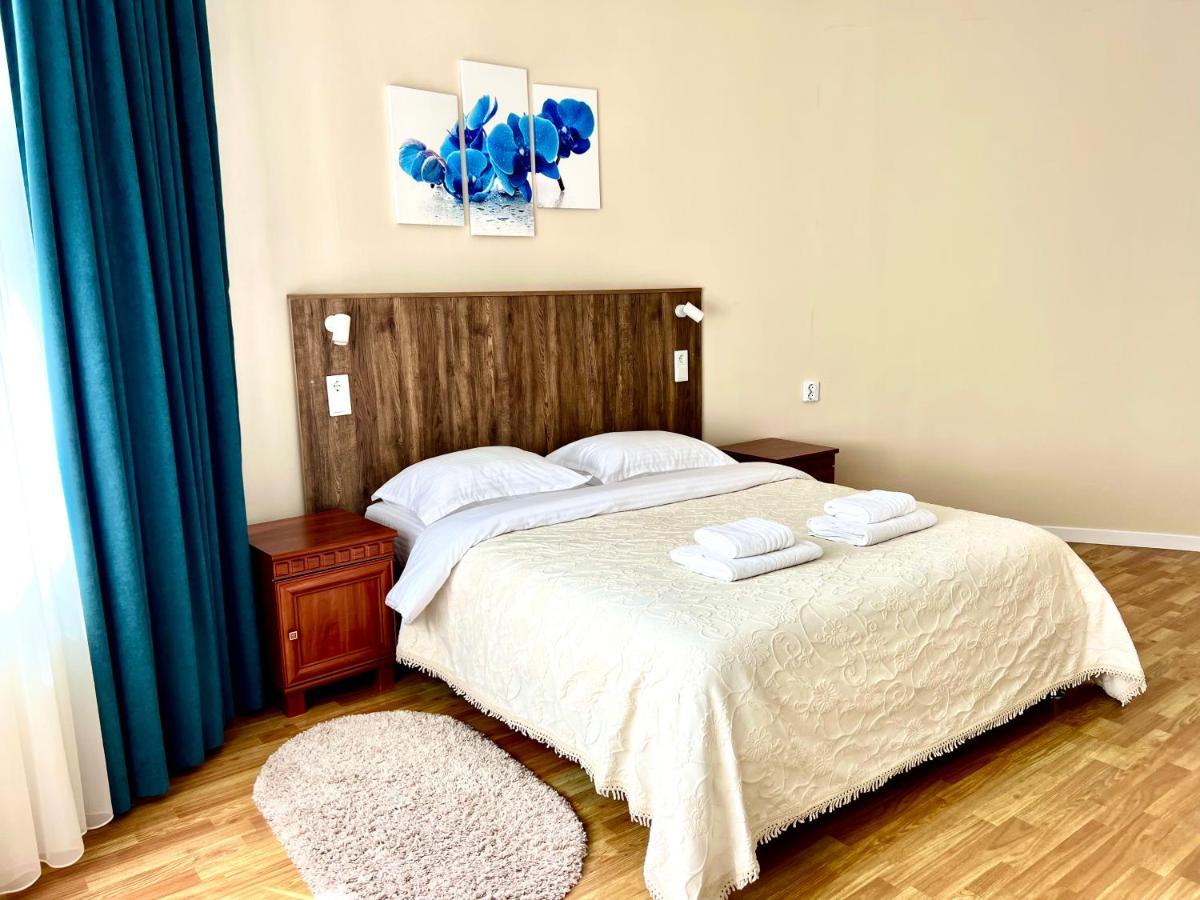 Авіа Lägenhet Uzjhorod Exteriör bild