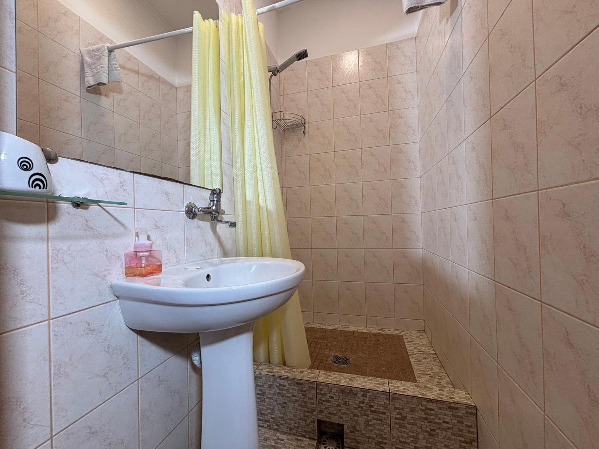 Авіа Lägenhet Uzjhorod Exteriör bild