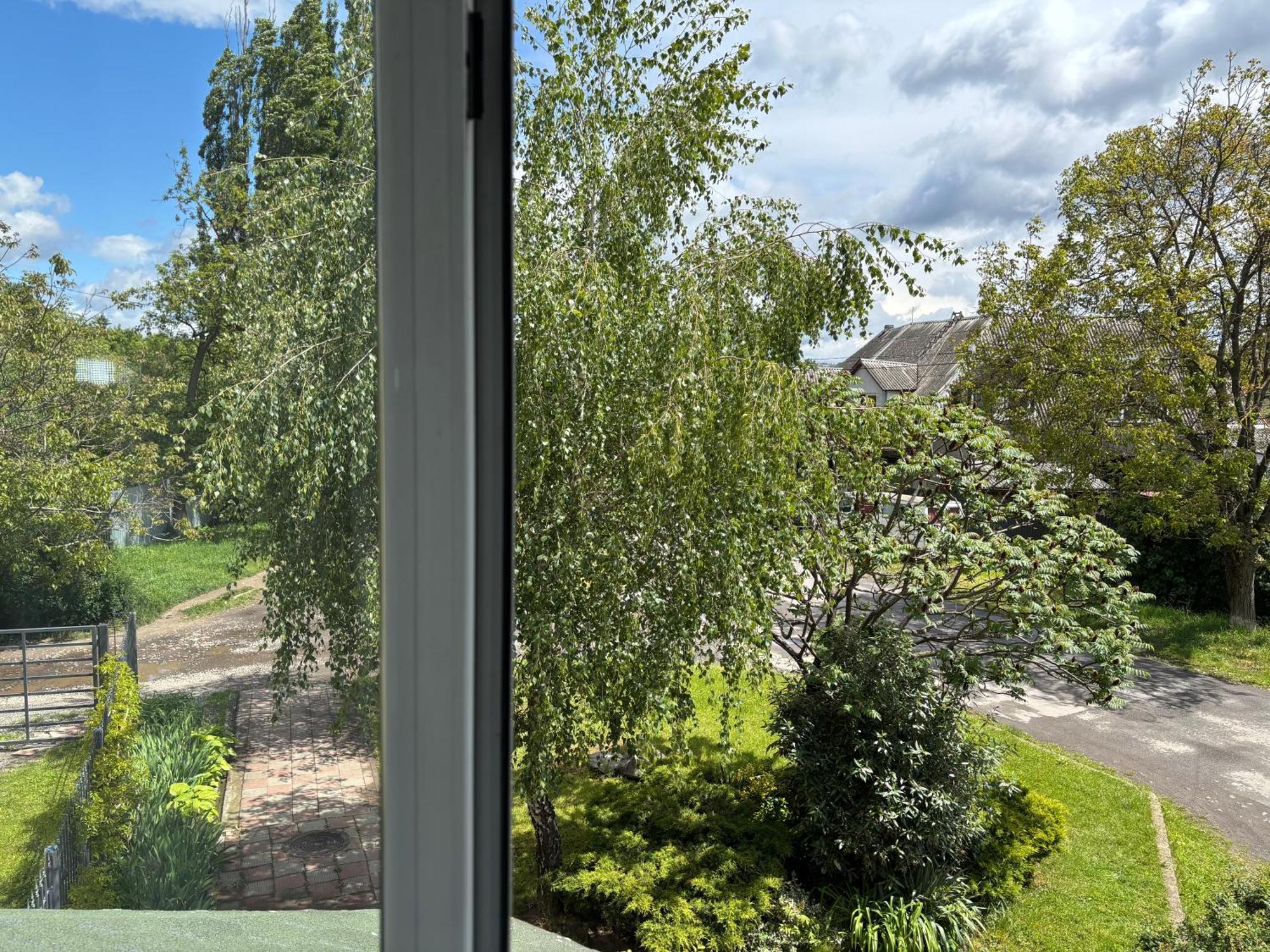 Авіа Lägenhet Uzjhorod Exteriör bild