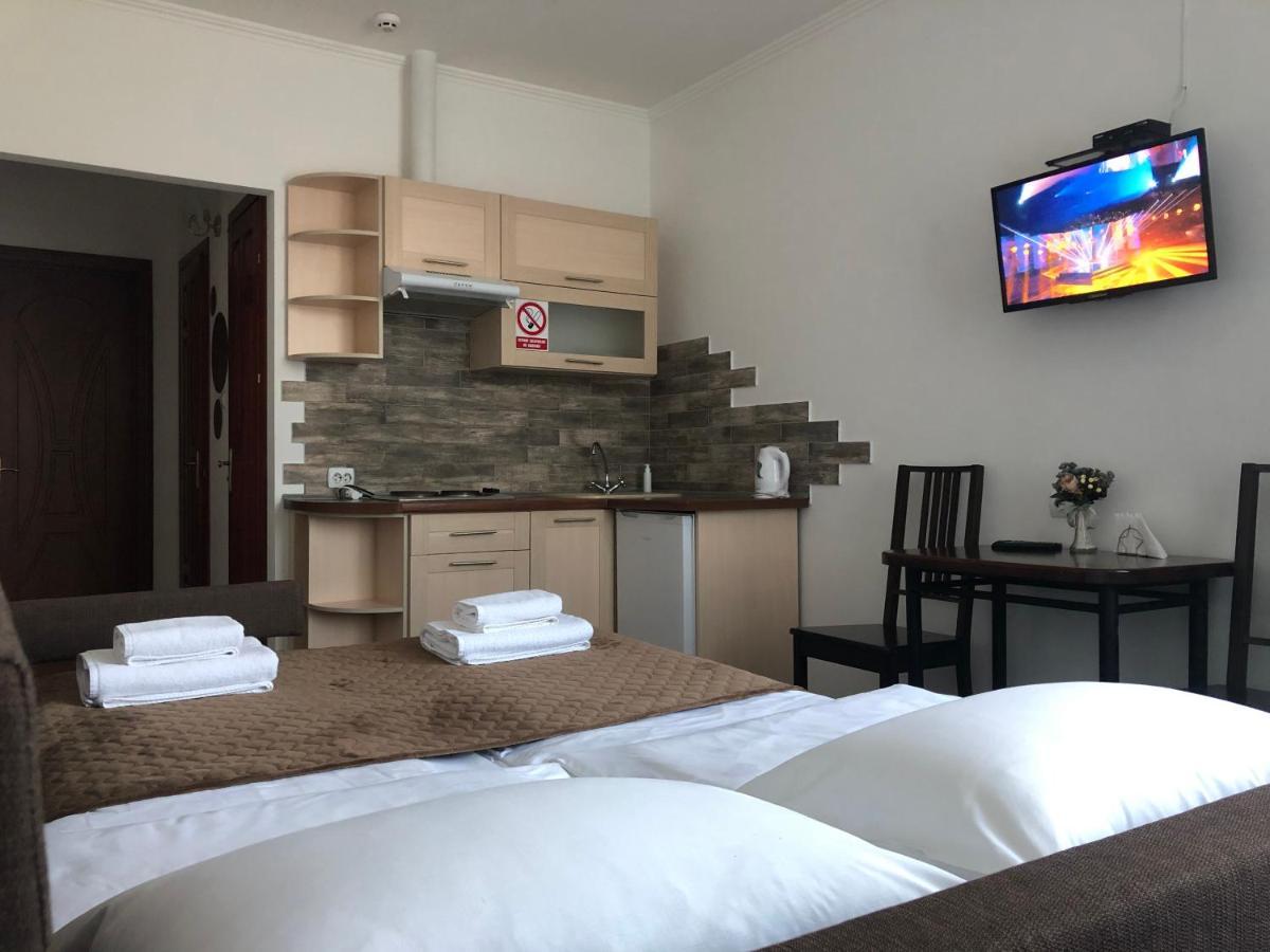 Авіа Lägenhet Uzjhorod Exteriör bild