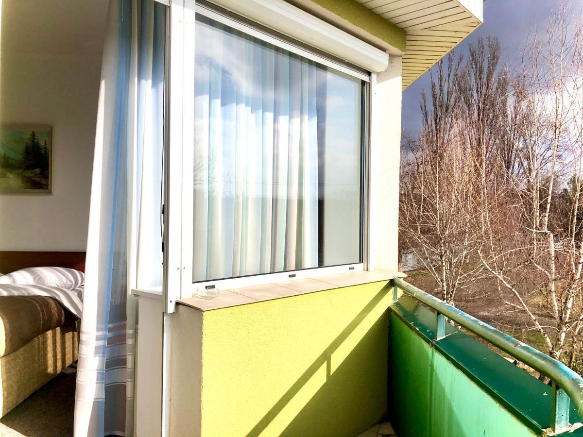 Авіа Lägenhet Uzjhorod Exteriör bild