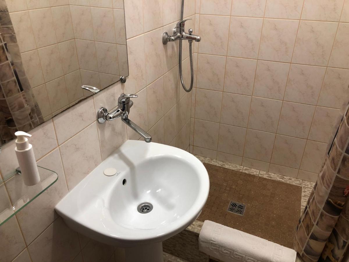 Авіа Lägenhet Uzjhorod Exteriör bild