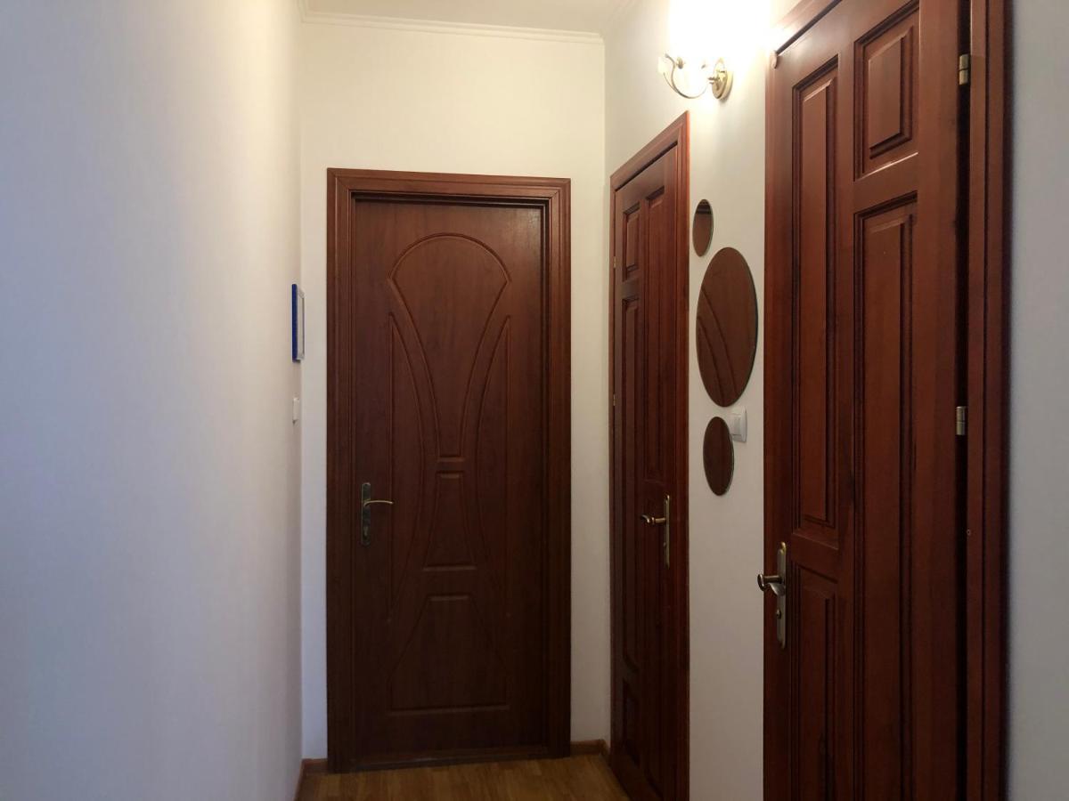 Авіа Lägenhet Uzjhorod Exteriör bild