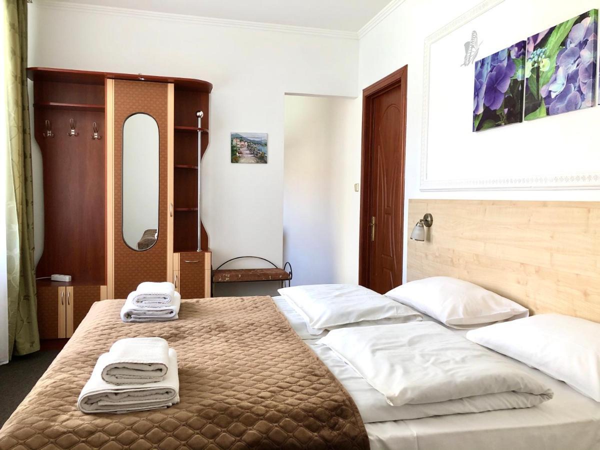 Авіа Lägenhet Uzjhorod Exteriör bild